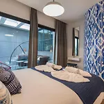 Modern And Colourful Flat In Graca By Lovelystay アパート リスボン