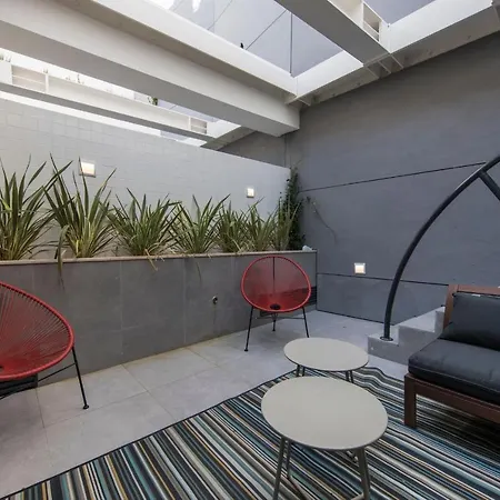 Lovelystay - Modern And Colourful Flat In The Heart Of Graca *