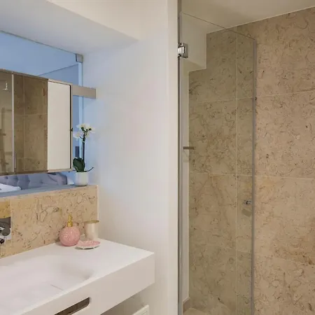 Lovelystay - Modern And Colourful Flat In The Heart Of Graca * Lisbon