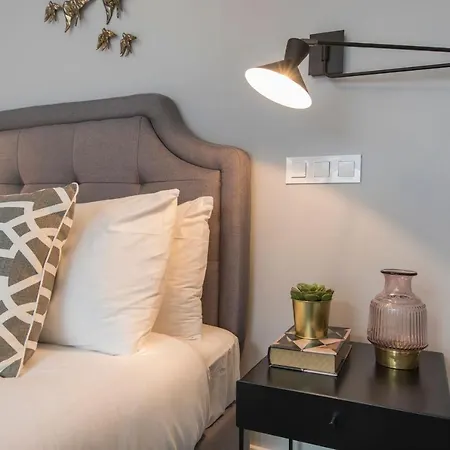 Lovelystay - Modern And Colourful Flat In The Heart Of Graca *