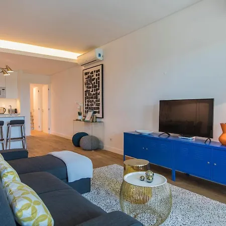 Lovelystay - Modern And Colourful Flat In The Heart Of Graca