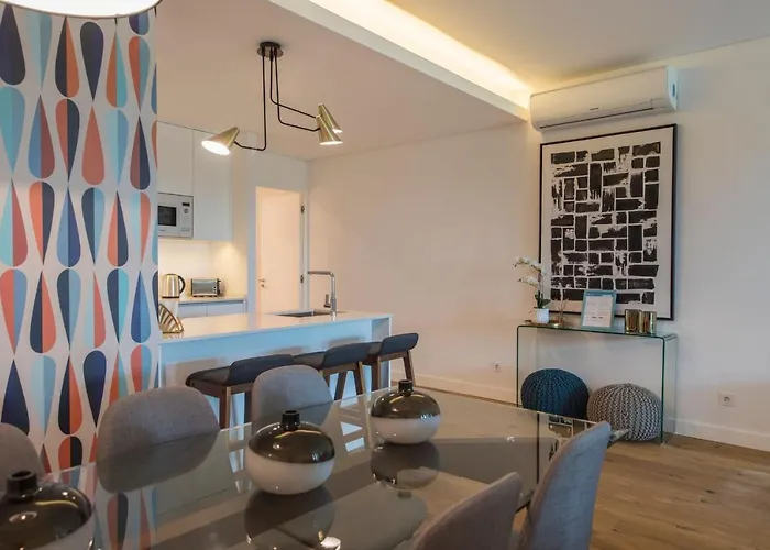 Modern And Colourful Flat In Graca By Lovelystay *