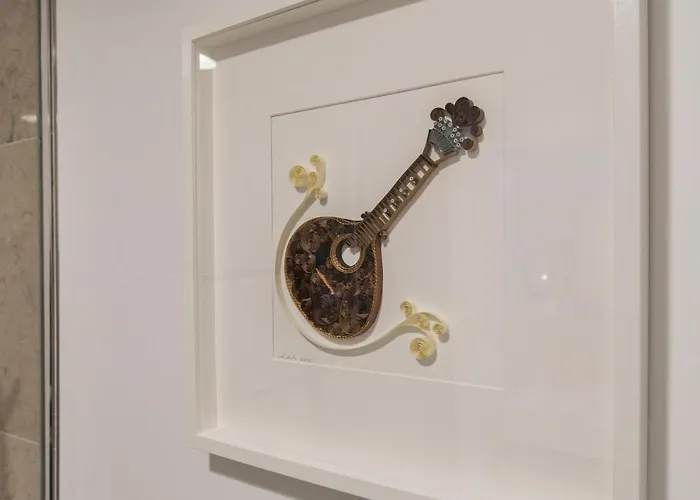 Modern And Colourful Flat In Graca By Lovelystay