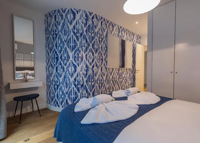 Modern And Colourful Flat In Graca By Lovelystay *