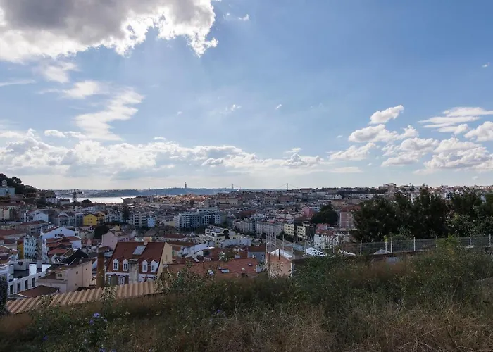 Modern And Colourful Flat In Graca By Lovelystay شقة Lisboa