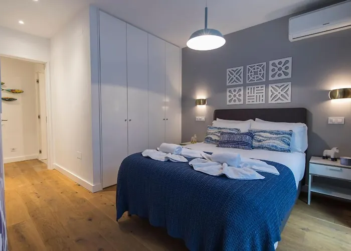 Modern And Colourful Flat In Graca By Lovelystay