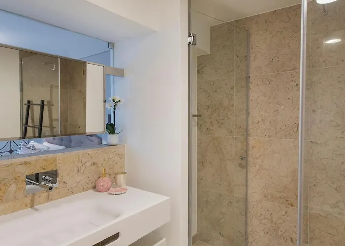 Modern And Colourful Flat In Graca By Lovelystay * Lisboa