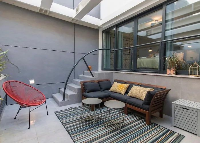 Modern And Colourful Flat In Graca By Lovelystay شقة *