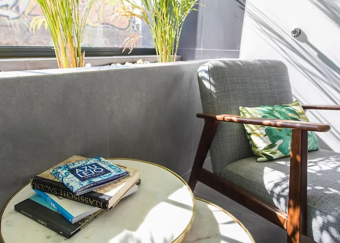 Modern And Colourful Flat In Graca By Lovelystay