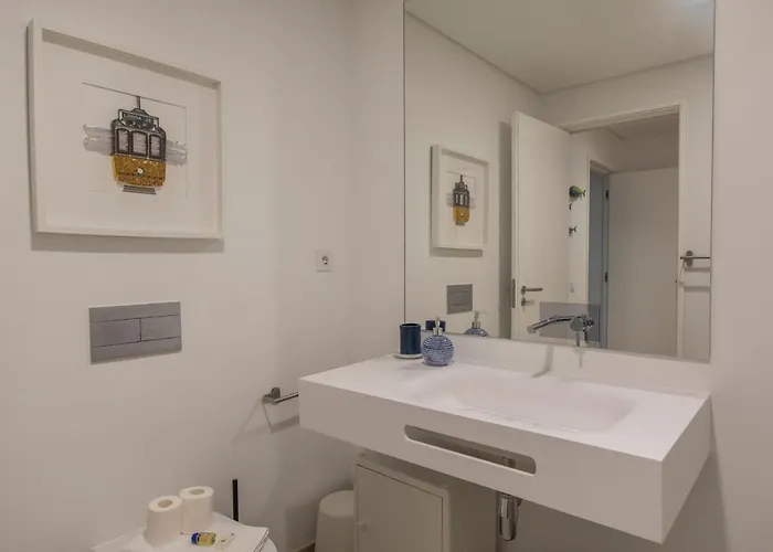 شقة Modern And Colourful Flat In Graca By Lovelystay