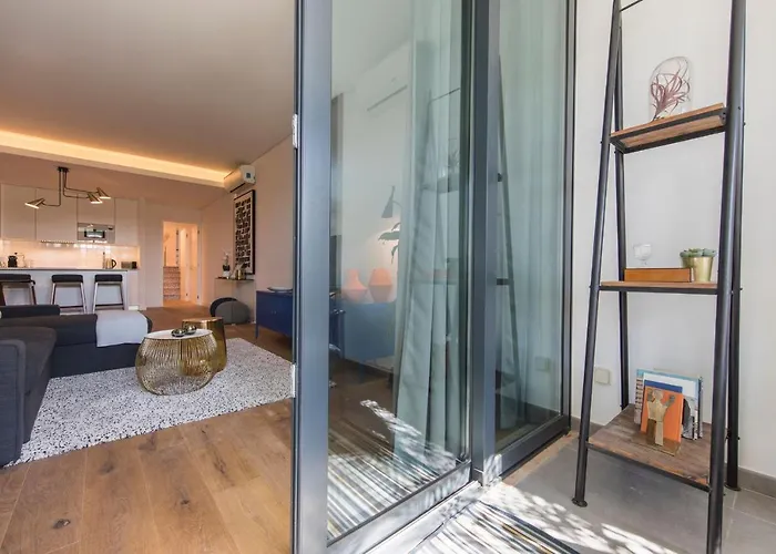 Modern And Colourful Flat In Graca By Lovelystay شقة *