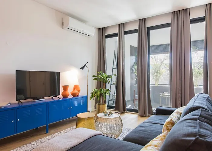 شقة Modern And Colourful Flat In Graca By Lovelystay *