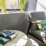 Modern And Colourful Flat In Graca By Lovelystay