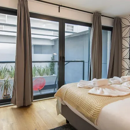 아파트 Modern And Colourful Flat In Graca By Lovelystay