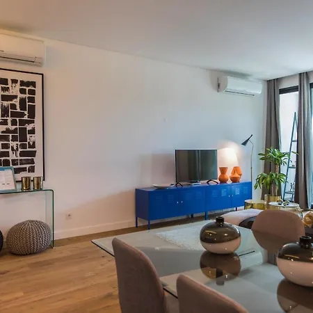 Modern And Colourful Flat In Graca By Lovelystay * Lizbona