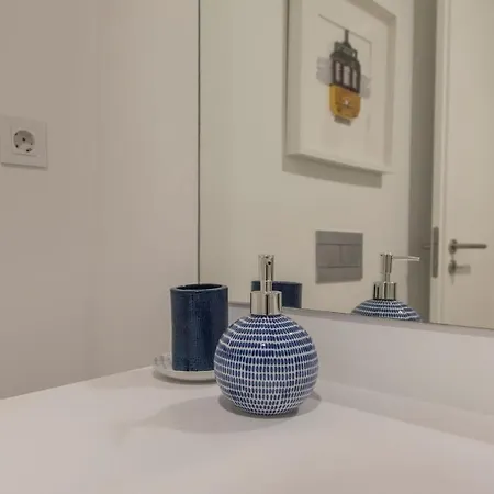 Modern And Colourful Flat In Graca By Lovelystay アパート