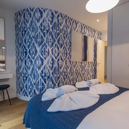 Modern And Colourful Flat In Graca By Lovelystay *