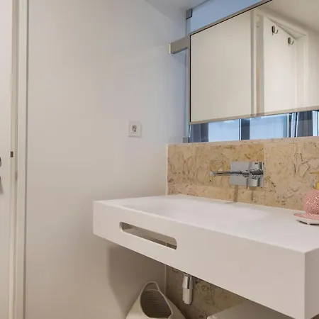 Modern And Colourful Flat In Graca By Lovelystay 아파트 *