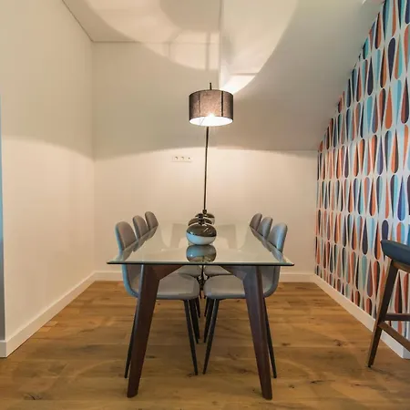 Modern And Colourful Flat In Graca By Lovelystay 리스본