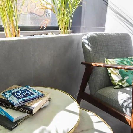 Modern And Colourful Flat In Graca By Lovelystay