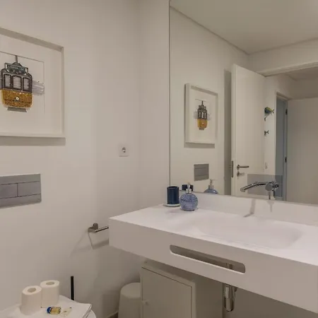 아파트 Modern And Colourful Flat In Graca By Lovelystay