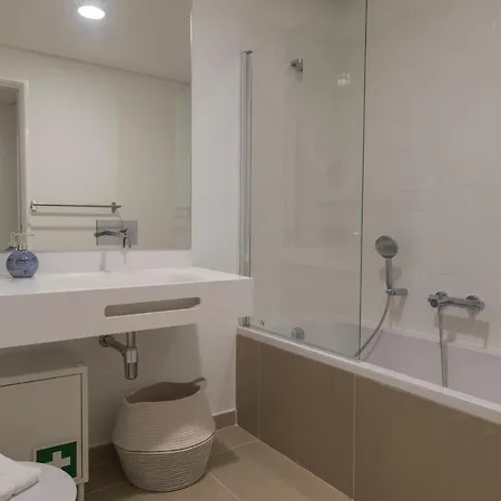 Modern And Colourful Flat In Graca By Lovelystay 아파트 리스본