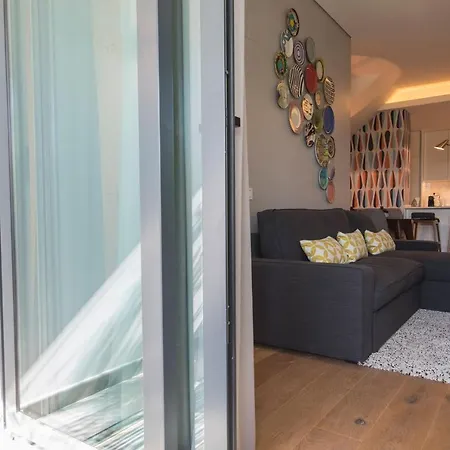 Modern And Colourful Flat In Graca By Lovelystay アパート リスボン