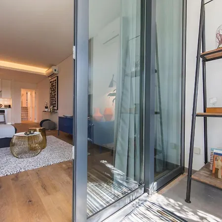 Lovelystay - Modern And Colourful Flat In The Heart Of Graca شقة *