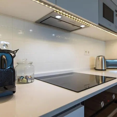 아파트 Modern And Colourful Flat In Graca By Lovelystay