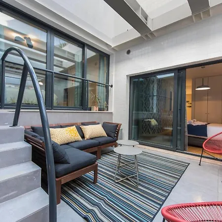 Modern And Colourful Flat In Graca By Lovelystay *